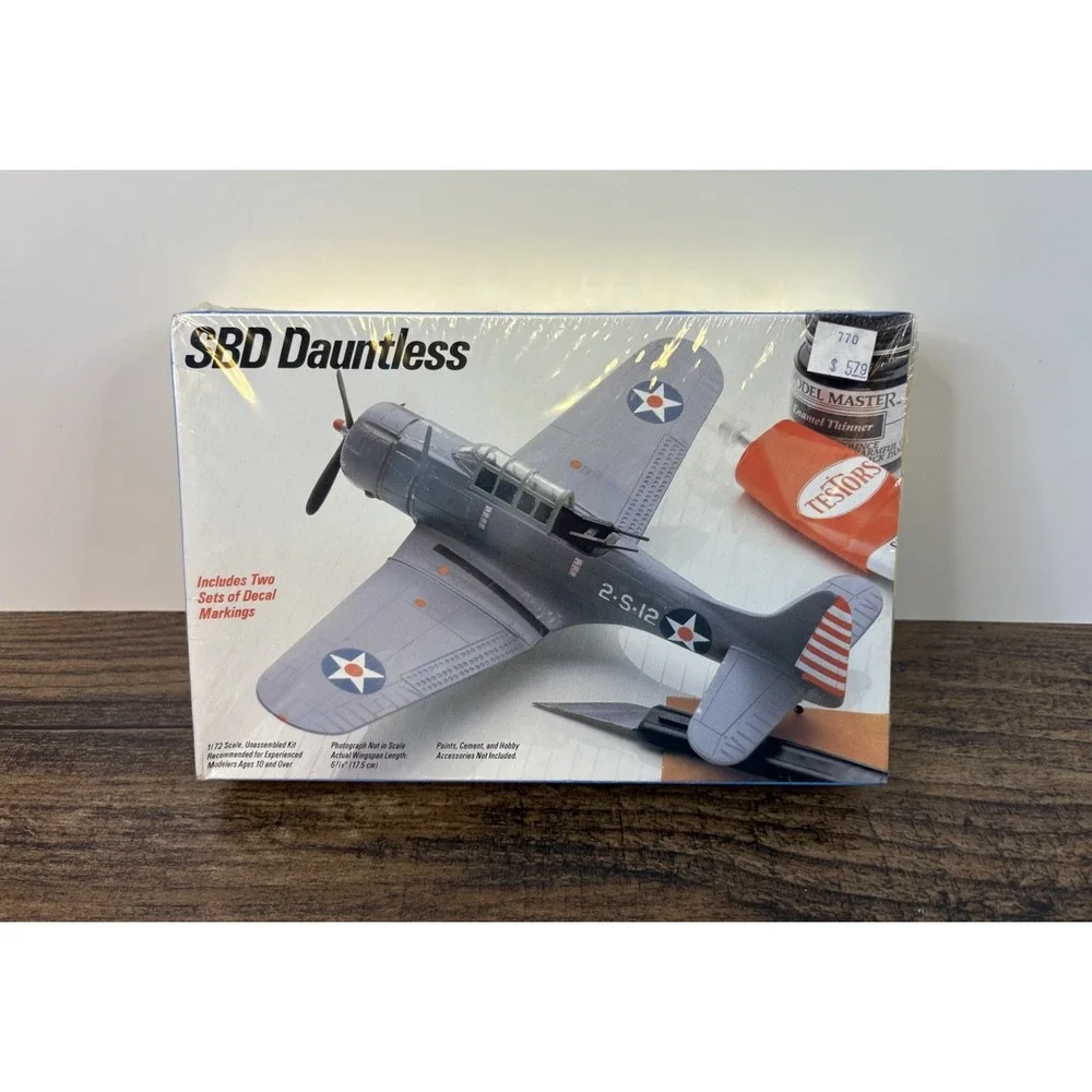 Testors Douglas SBD Dauntless 1:72 Scale Model Kit #693 SEALED